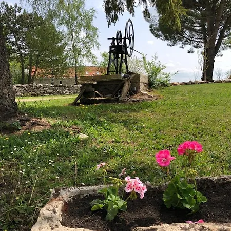 Domaine De Monplaisir